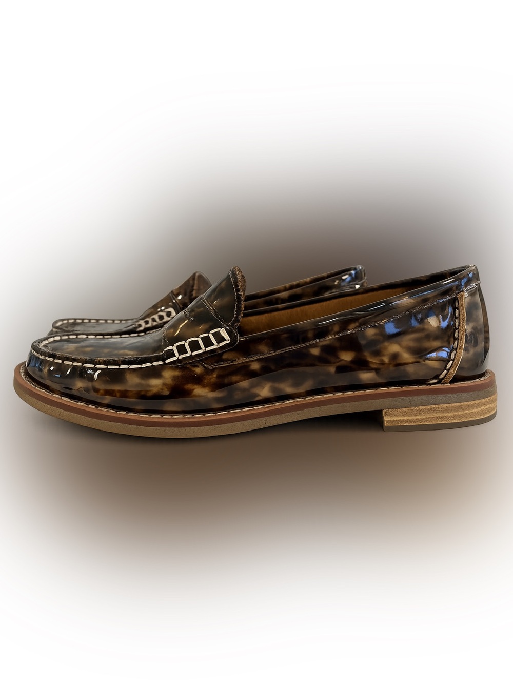 Women’s Sperry Tortoise-Pattern Patent Penny Loafers in Brown. Size 6